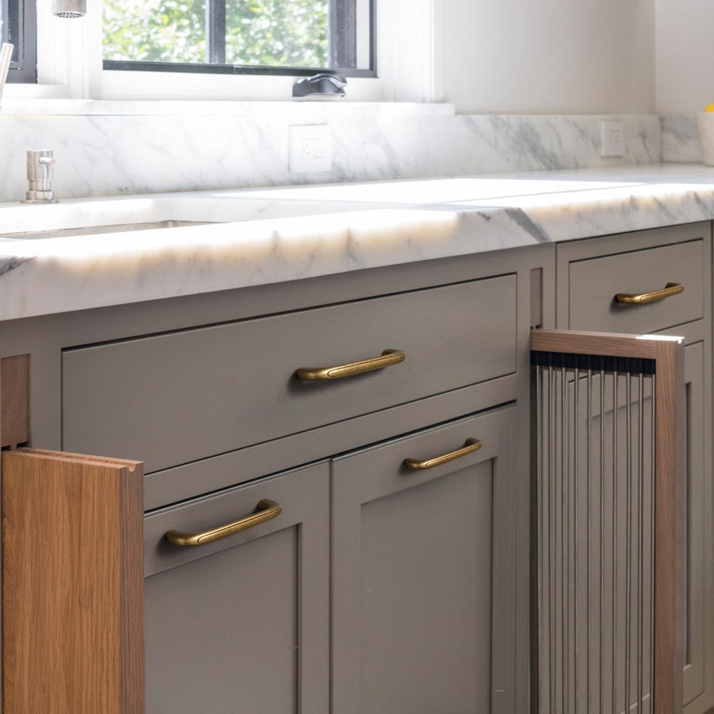 Elegant Antique and Brushed Brass Bar Pull Cabinet Handles with Unique Design